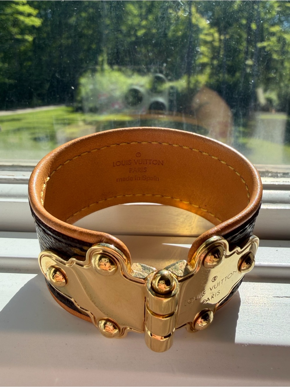 Louis Vuitton Monogram Save It Bracelet Cuff - Picture 3 of 14